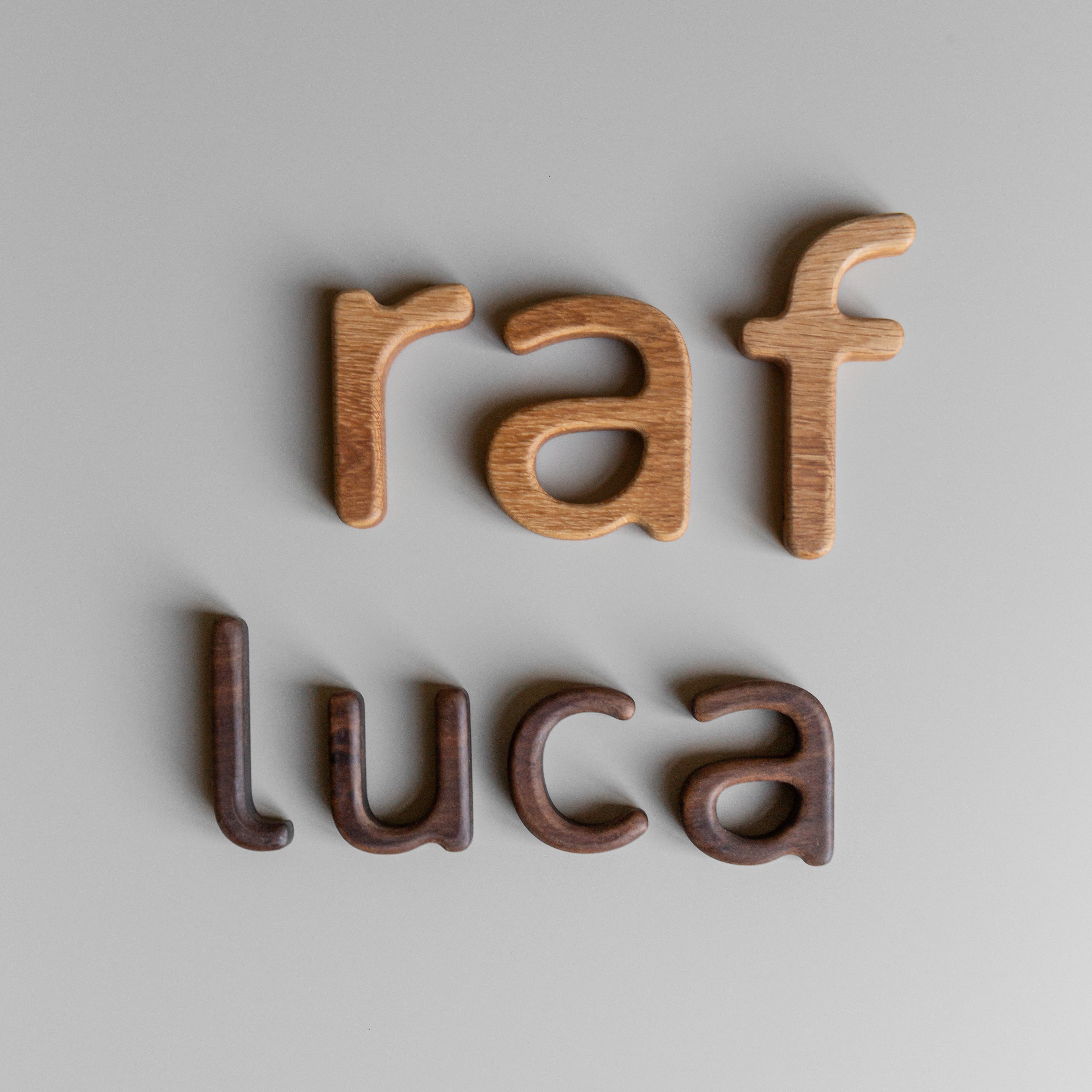 Houten letter walnoot of eiken maat Small